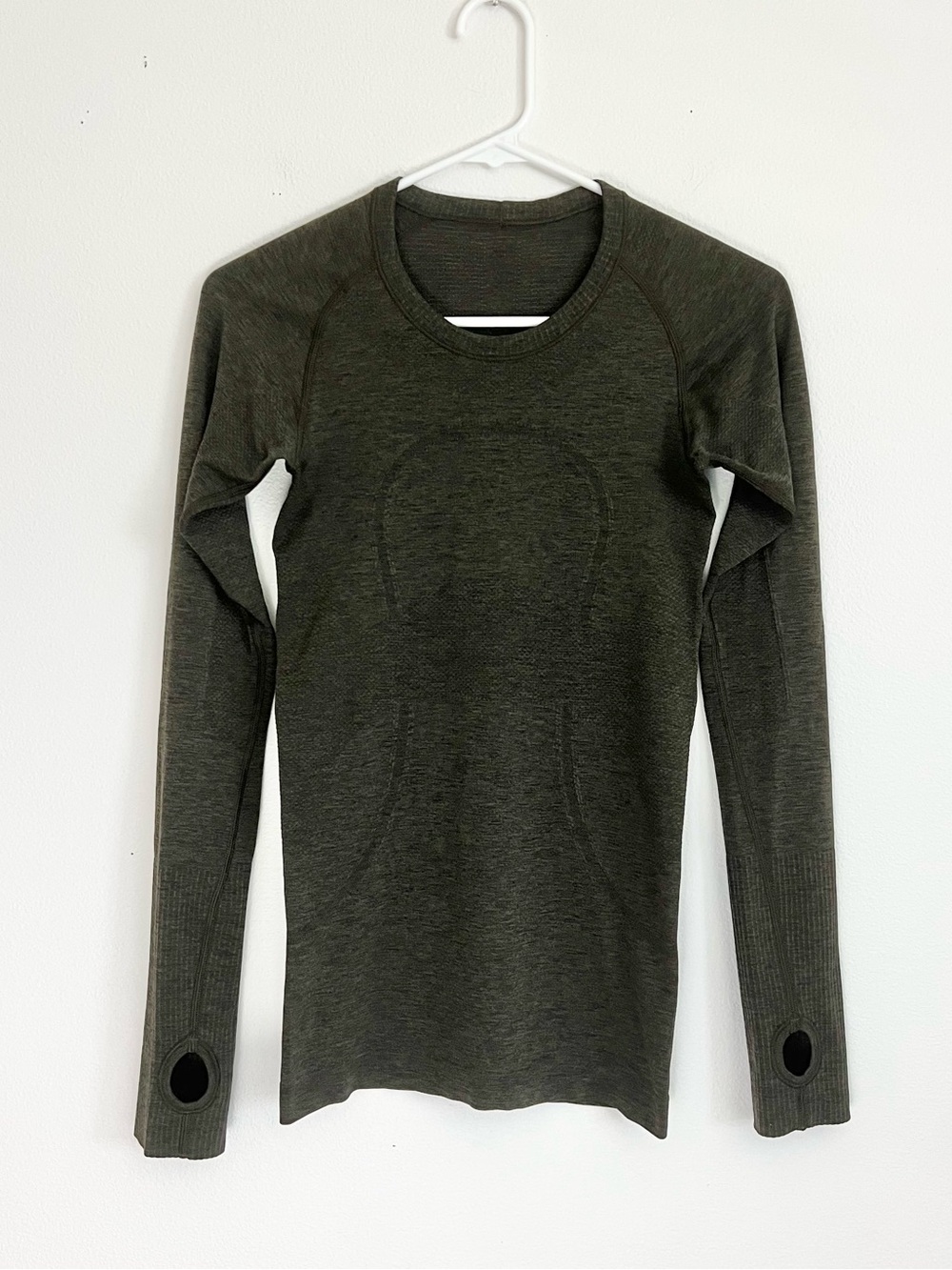 Lululemon Swiftly Tech Longsleeve Olive Green Thumbholes Athleisure Gym Outfit